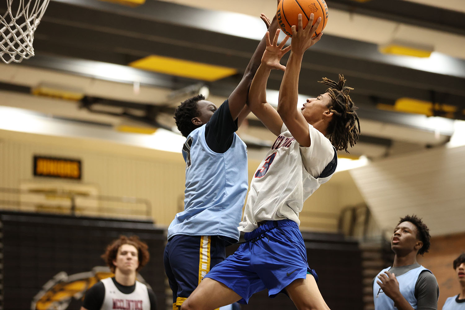 Going to the basketball with the ball