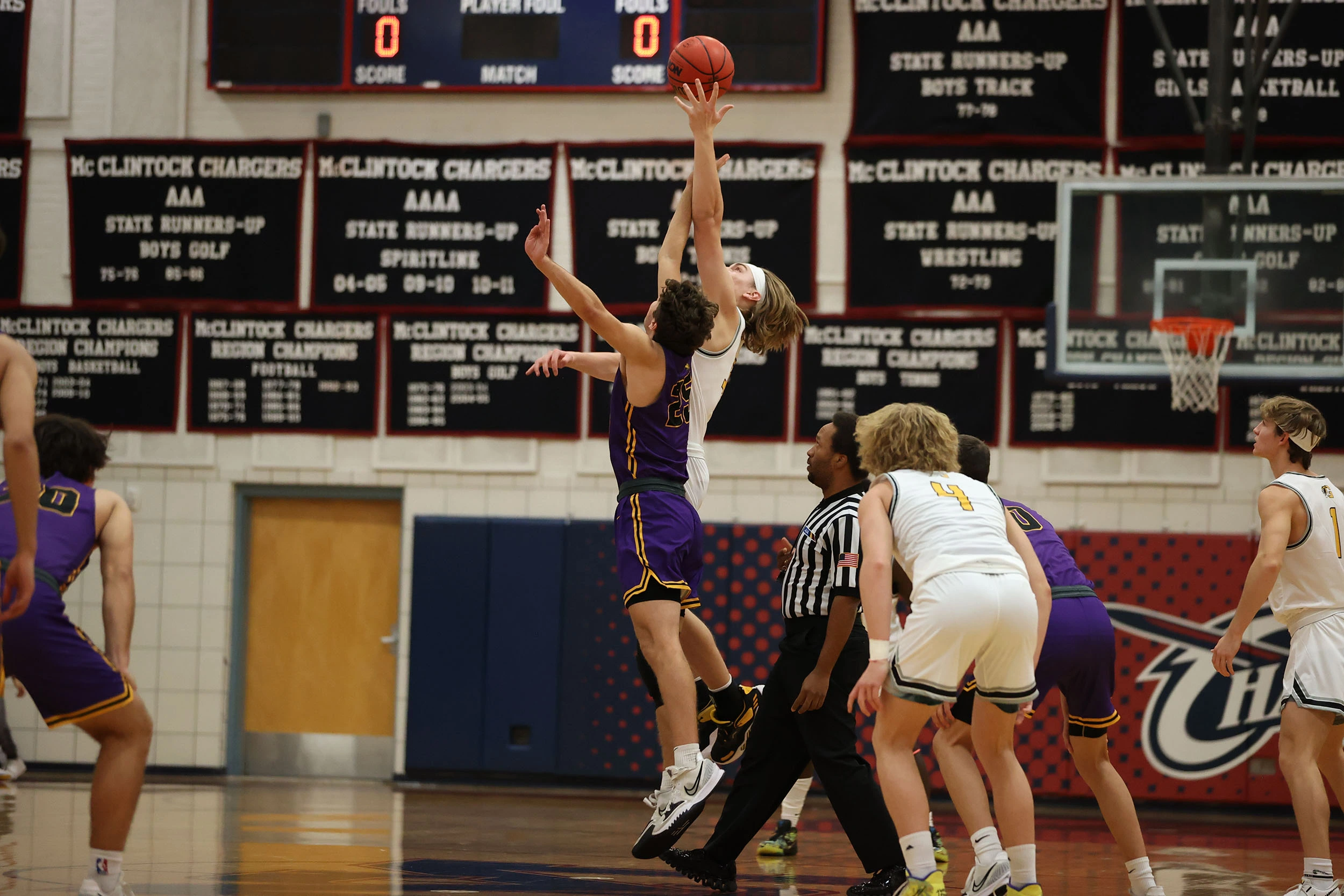 Mesa vs Gilbert tipoff!